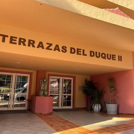 33 Pleasures Del Duque アパート