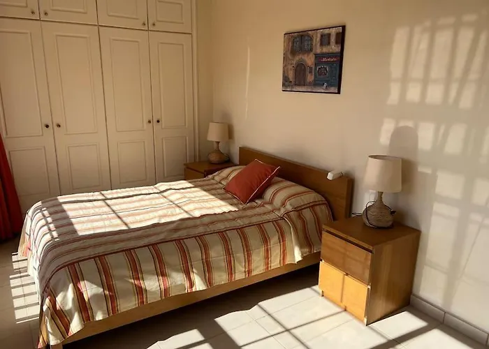 33 Pleasures Del Duque *