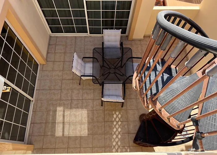 33 Pleasures Del Duque 아파트